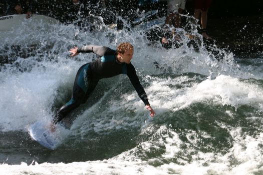 Stehende Welle in the Eisbach